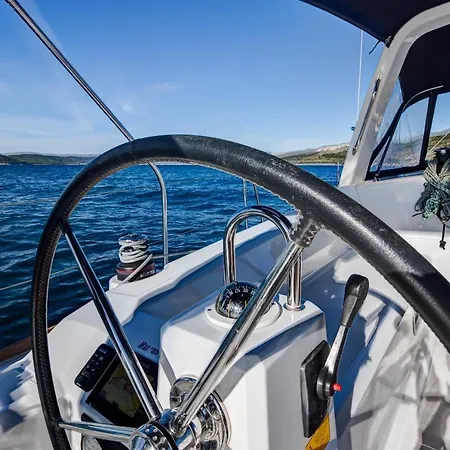 Botel Beneteau Oceanis 38 - Arsen Sailing Boat Split