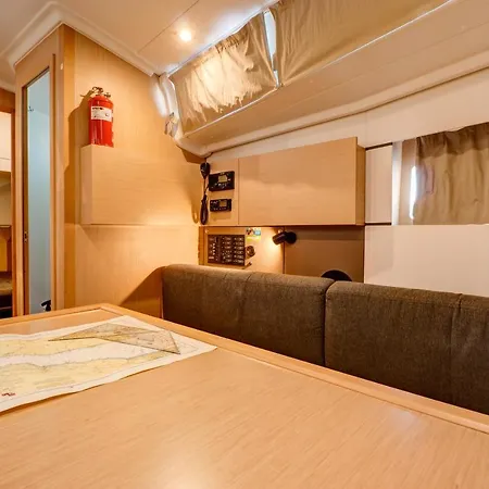 Botel Beneteau Oceanis 38 - Arsen Sailing Boat *